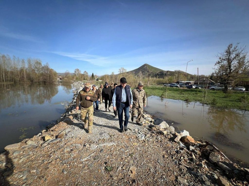Паводки в Казахстане: подтоплены дома в ВКО, уровень воды в Есиле снижается 2 photo 2025 05 02 09 34 11