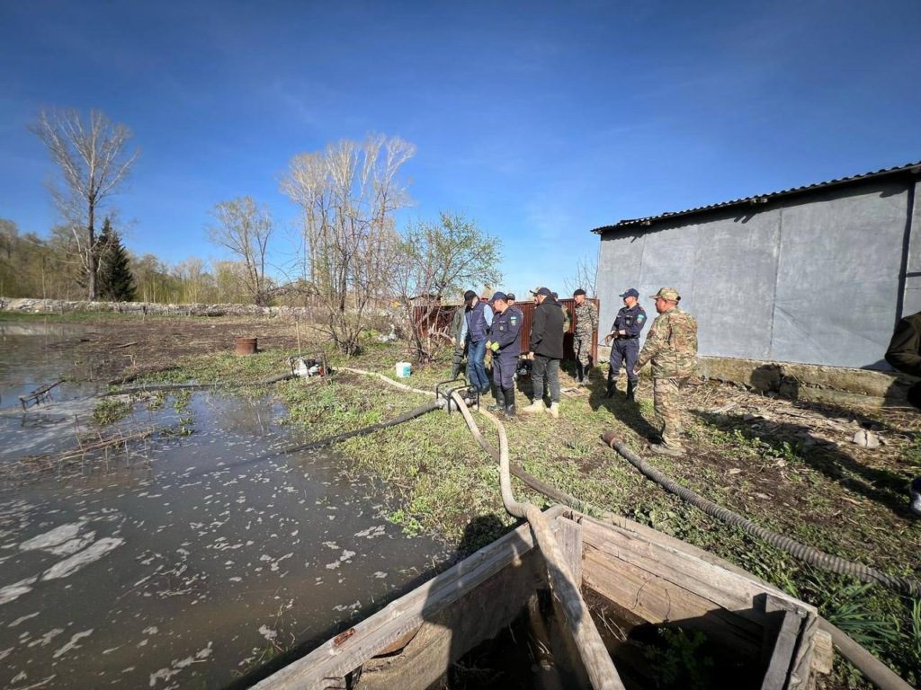 Паводки в Казахстане: подтоплены дома в ВКО, уровень воды в Есиле снижается 3 photo 2025 05 02 09 34 14