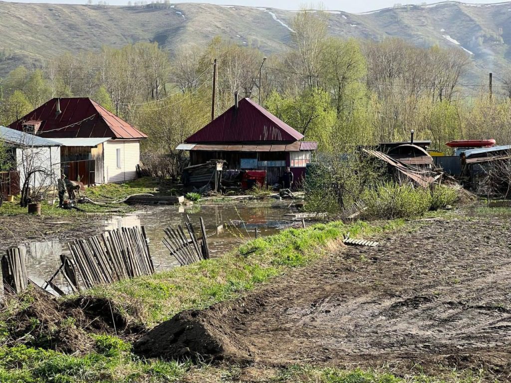 Паводки в Казахстане: подтоплены дома в ВКО, уровень воды в Есиле снижается 5 photo 2025 05 02 09 34 17