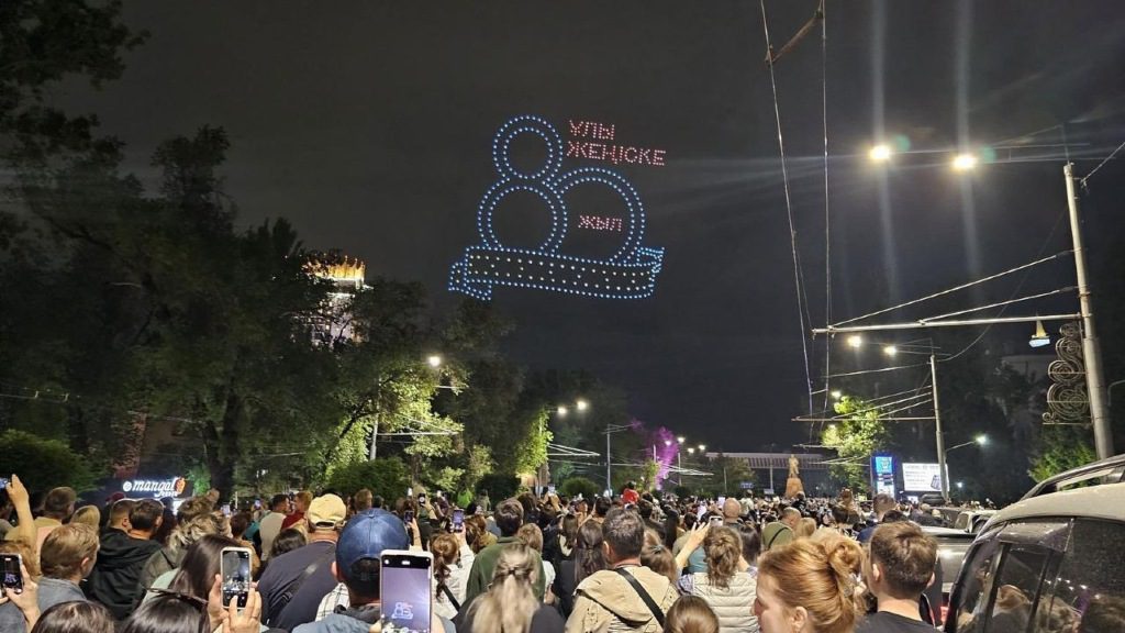 В Алматы более 60 тысяч человек стали зрителями шоу дронов в честь Дня Победы 2 photo 2025 05 10 11 00 54