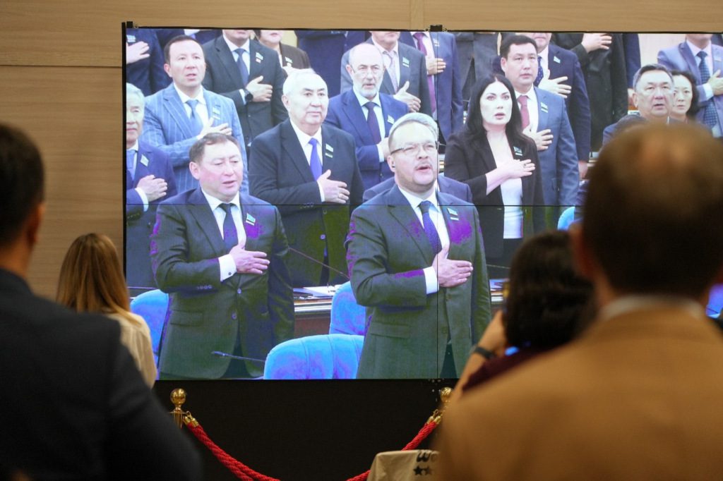 Совместное заседание Мажилиса и Сената в Астане продлилось всего 5 минут 4 e5a940d992d1379892e7ff1b44462d68