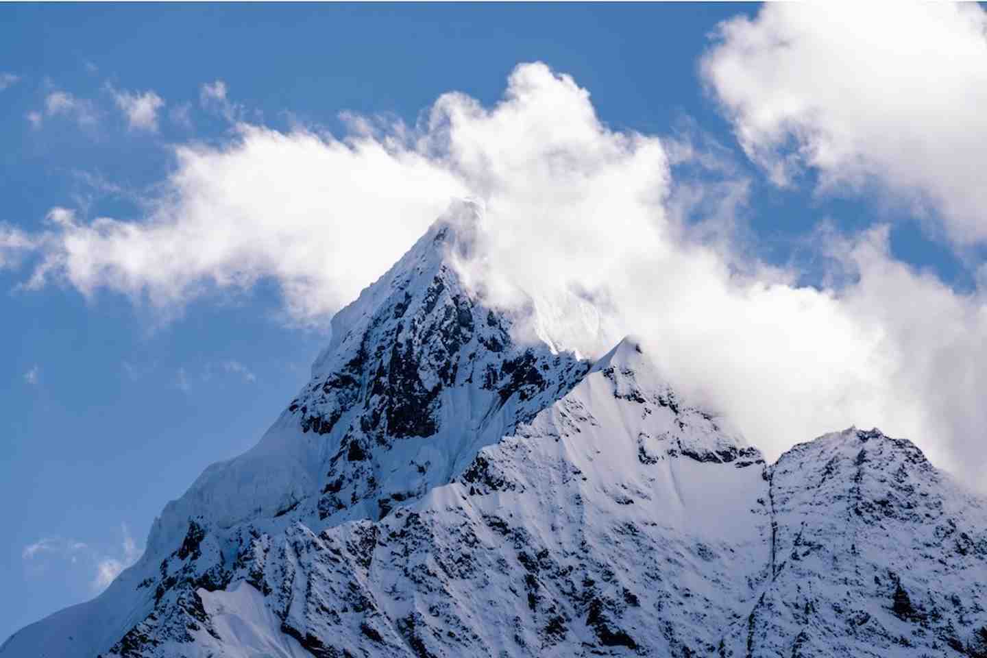 v kyrgyzstane uzhestochat pravila voskhozhdeniya dlya alpinistov